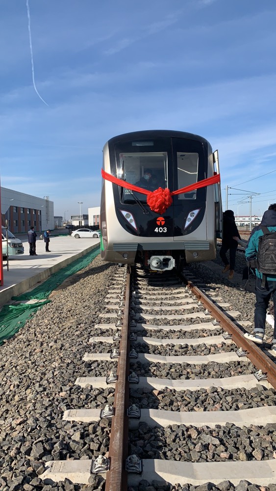 天津地鐵4號(hào)線首列電客車在民航大學(xué)車輛段正式啟動(dòng)調(diào)試