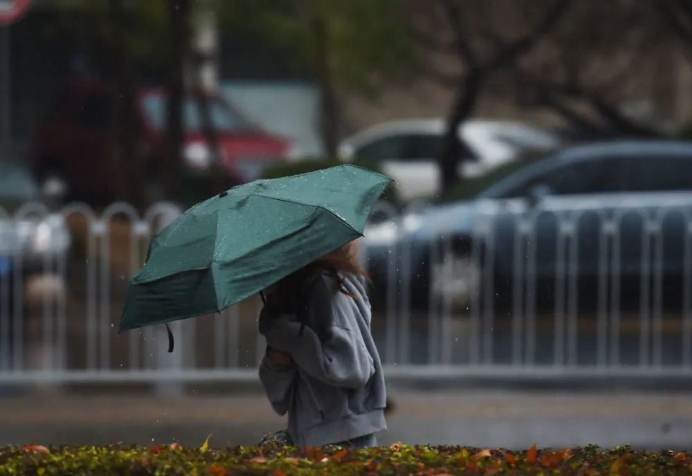 這場雨啥時(shí)停？晚高峰受影響嗎？明天濱海新區(qū)最低氣溫將跌至……