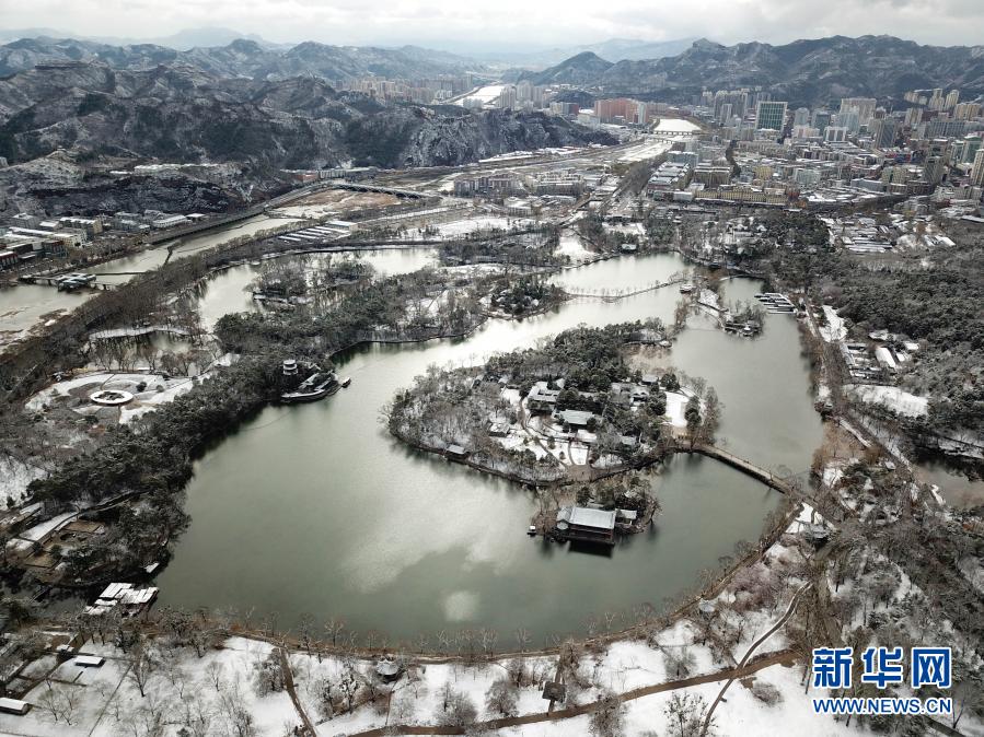 河北承德避暑山莊及周?chē)聫R雪景如畫(huà)