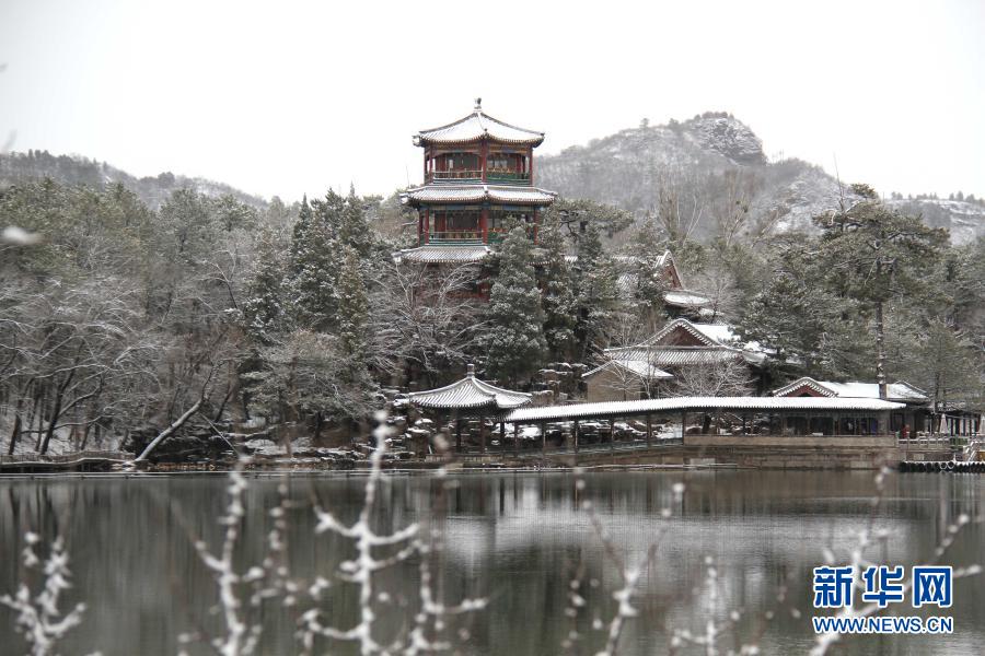 河北承德避暑山莊及周?chē)聫R雪景如畫(huà)