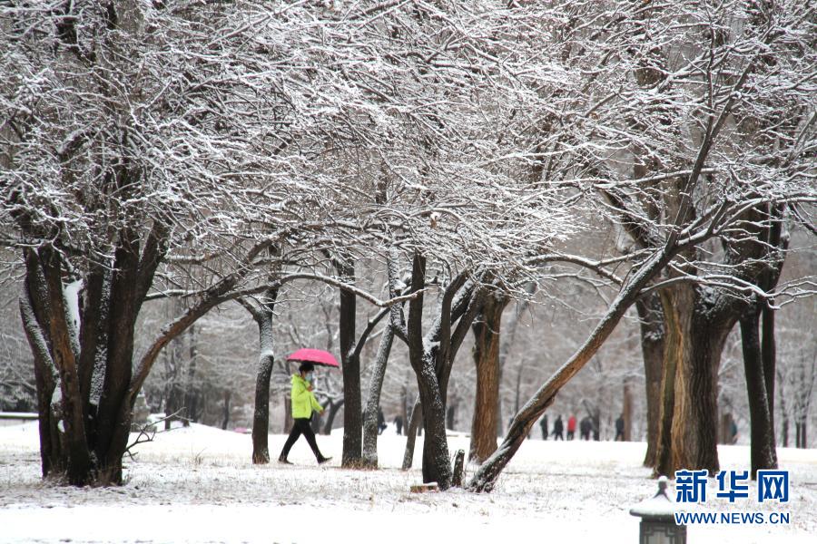 河北承德避暑山莊及周?chē)聫R雪景如畫(huà)