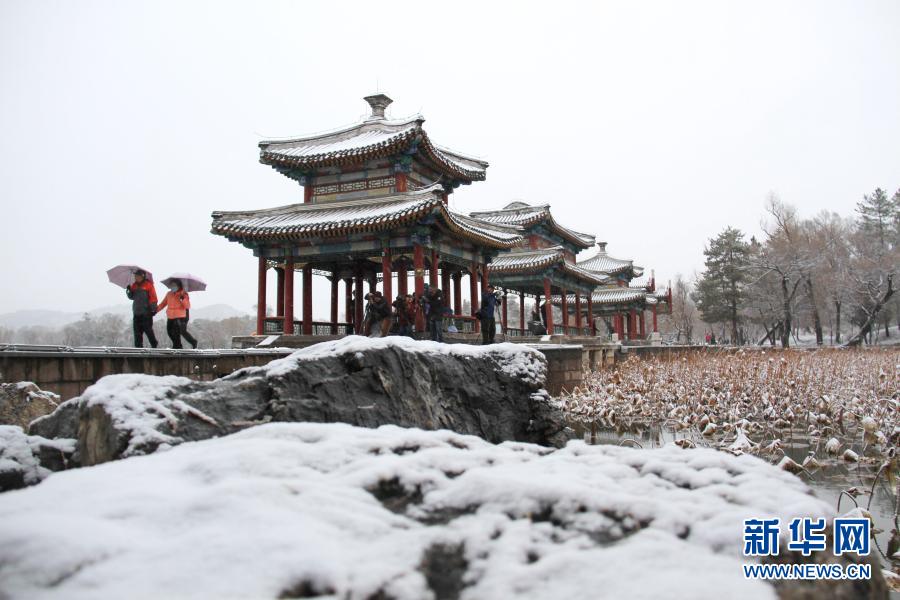 河北承德避暑山莊及周?chē)聫R雪景如畫(huà)