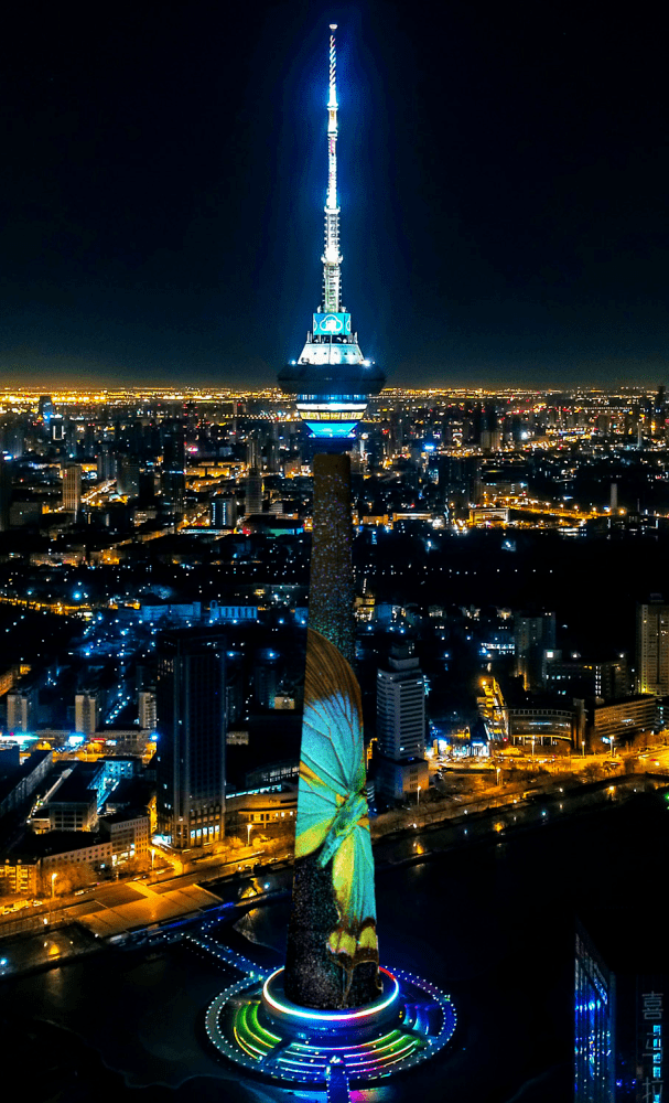 顛覆你想象的燈光秀——在天塔，跨年夜！