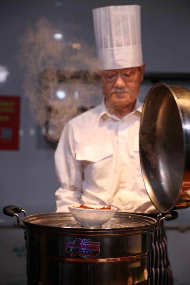 “十八道工序”只為蒸出一碗非遺美食：“赤土扣肉”