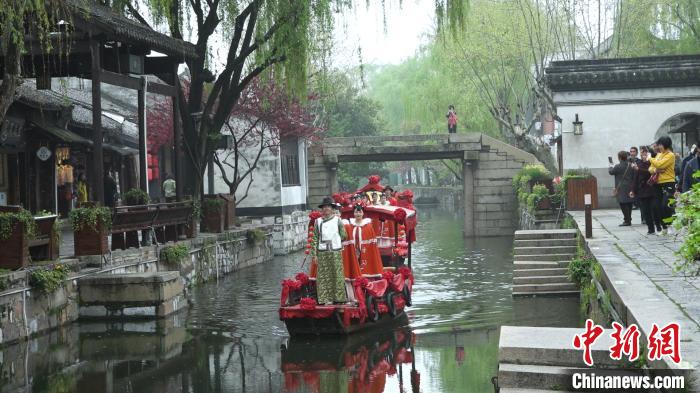 休閑近郊游成假期熱潮 踏青賞花帶動民宿“抬頭”